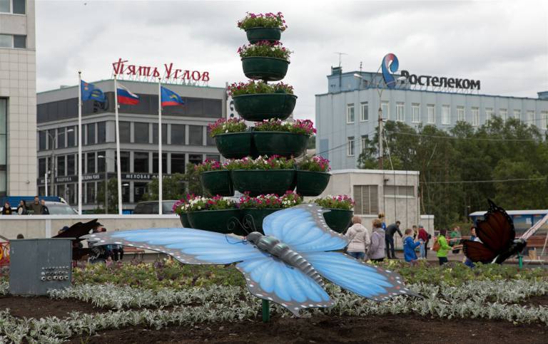 Einkaufzentrum und Park