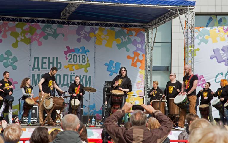 Darbietung auf der Bühne